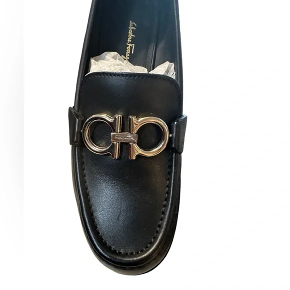 Salvatore Ferragamo Rolo Woman’s Black Loafers W/Reversible Gold/Silver Buckle 6 - Picture 4 of 8